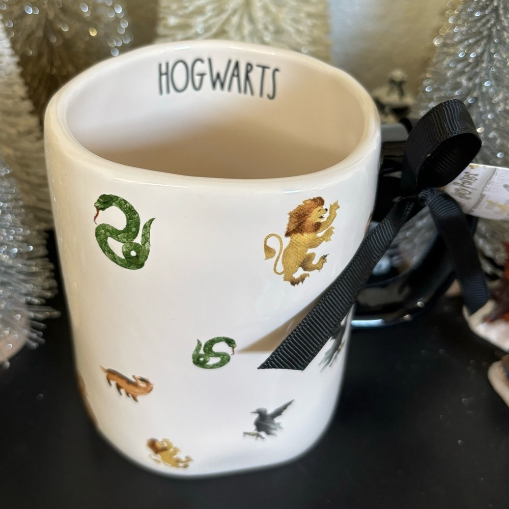 Rae Dunn HARRY POTTER Coffee Mug With House Logos โHOGWARTSโ NEWโ